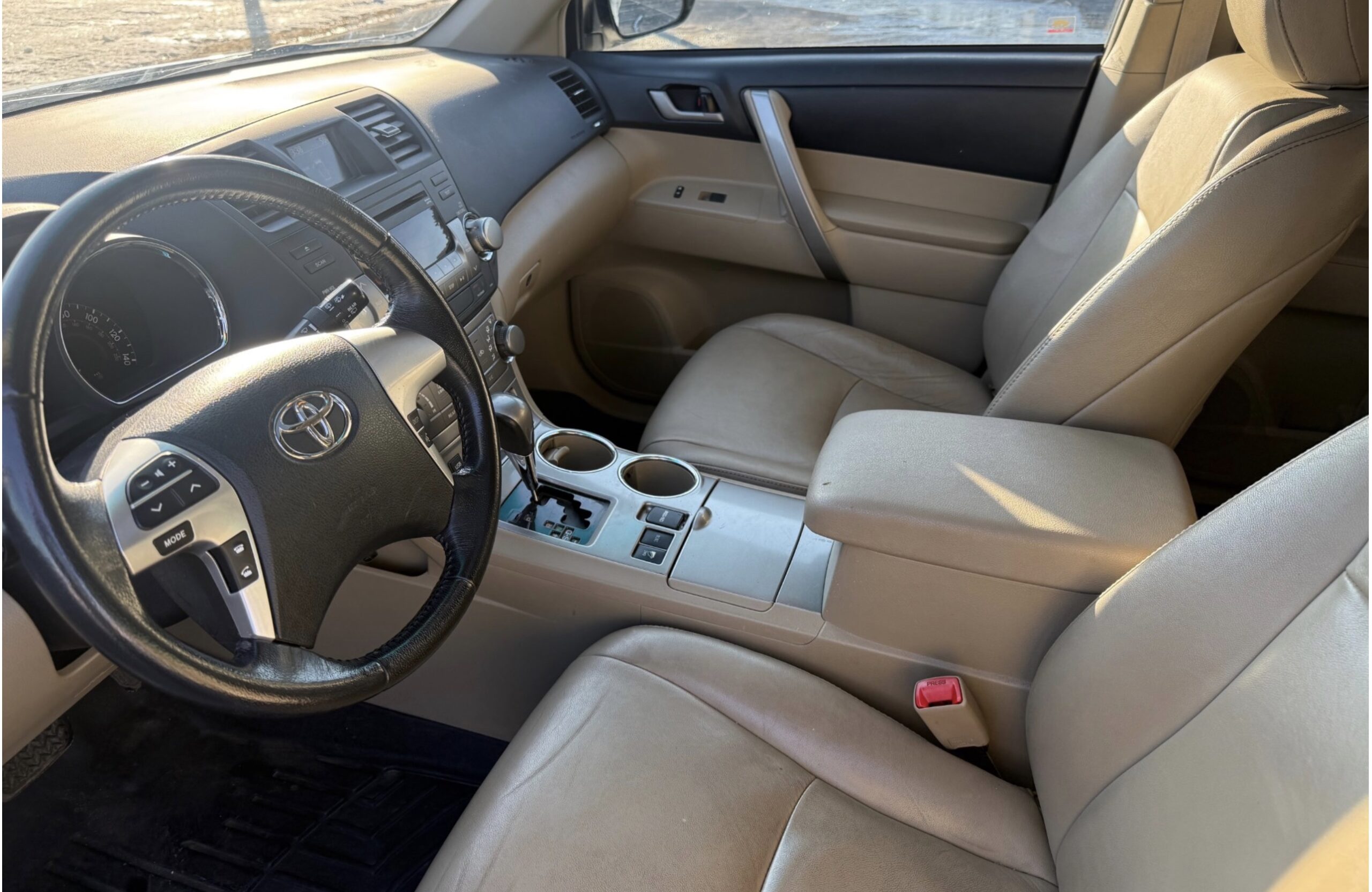 
								2012 Toyota Highlander SE full									