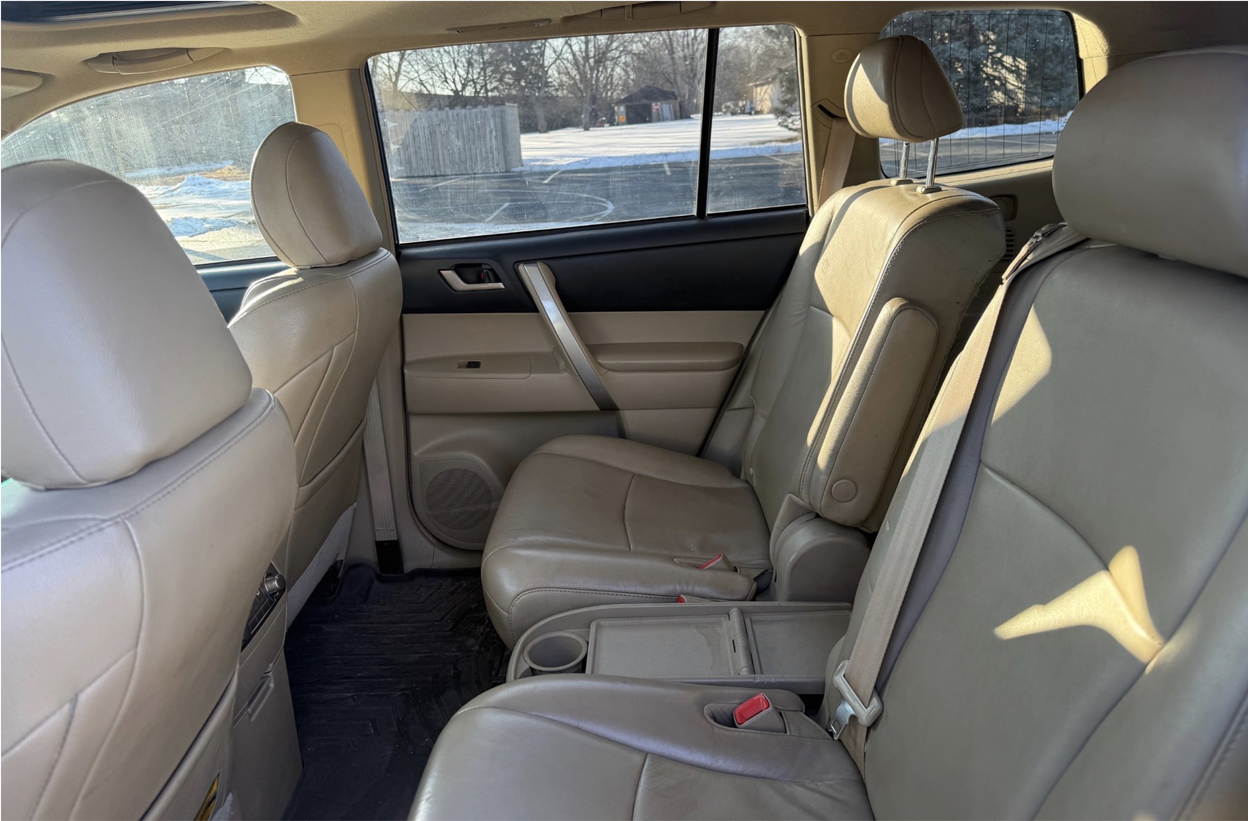 
								2012 Toyota Highlander SE full									