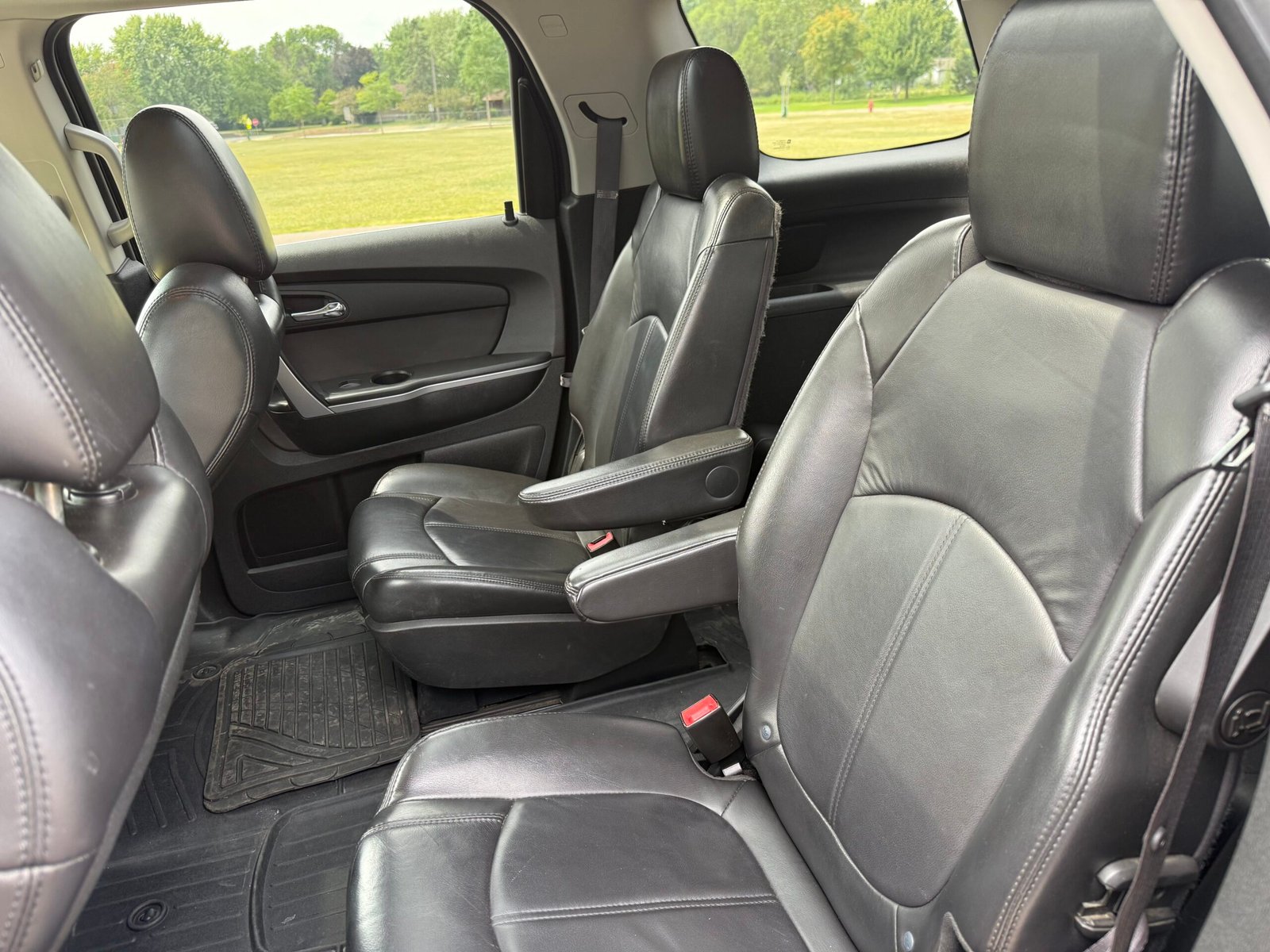 
								2012 GMC Acadia SLT full									