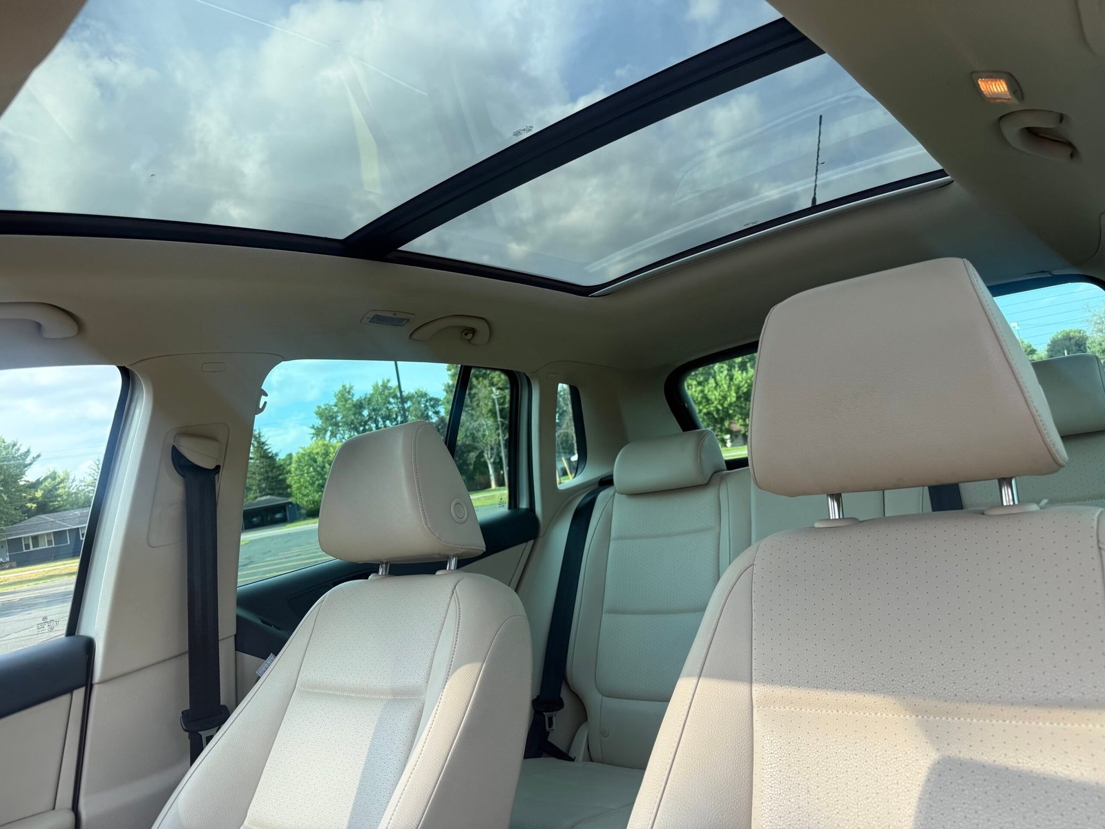 
								2011 Volkswagen Tiguan full									