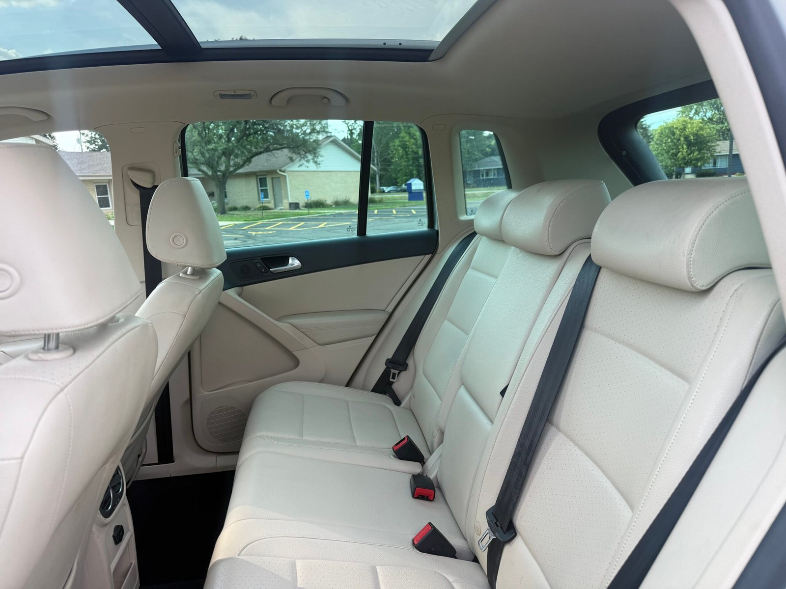 
								2011 Volkswagen Tiguan full									